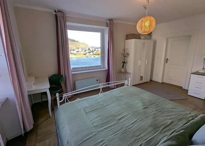 Voll Ausgestattete Wohnung Mit Moselblick