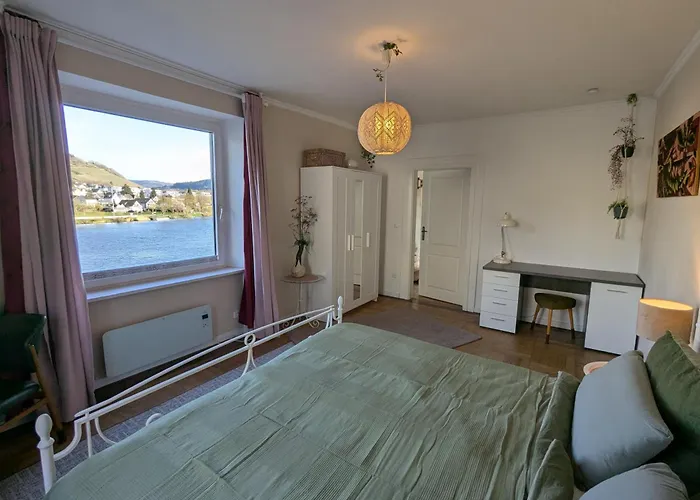 Voll Ausgestattete Wohnung Mit Moselblick